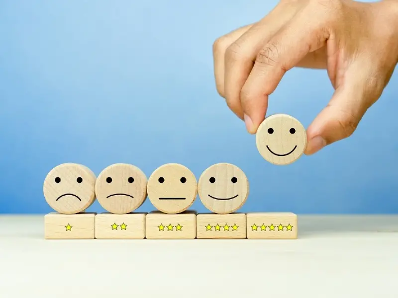Imagem de blocos em forma de emojis representando níveis de humor