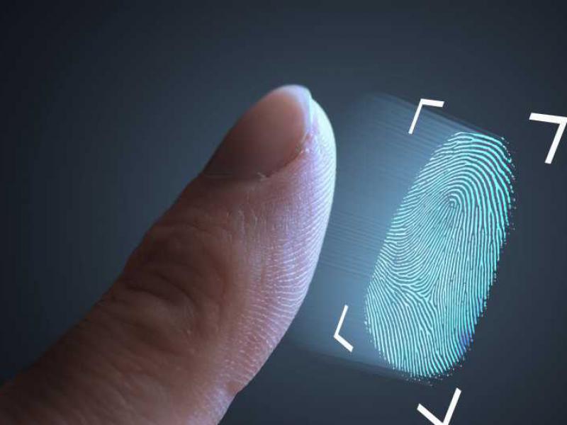 Imagem de um um dedo realizando um processo de biometria